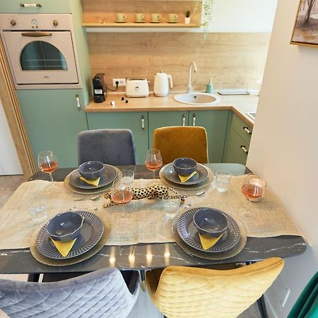 Voguish Apartment Bukares Bagian luar foto